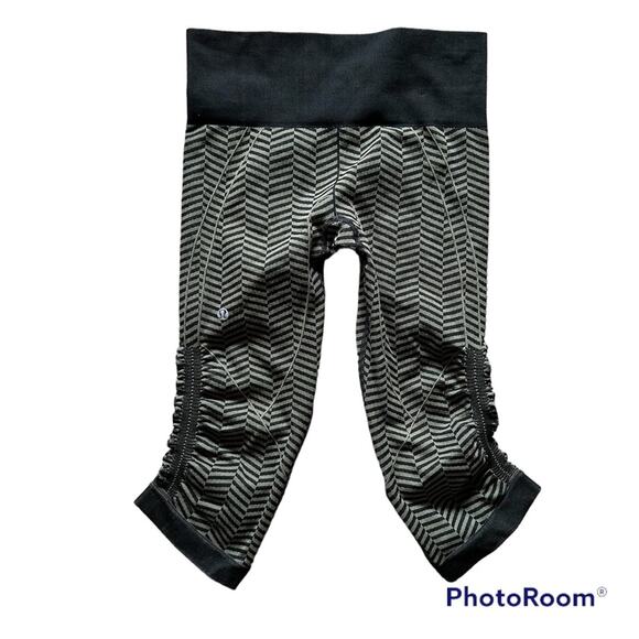 Lululemon In the Flow‎ Capri Crop Leggings Size 6 Heathered Fatigue Green Black - Picture 6 of 11